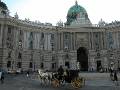 18 Spanish Riding School 1 * Outside the Spanish Riding School in Vienna * 800 x 600 * (177KB)